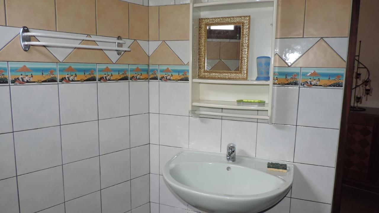 Ferienwohnung Chez Rosy Le Robert Exterior foto